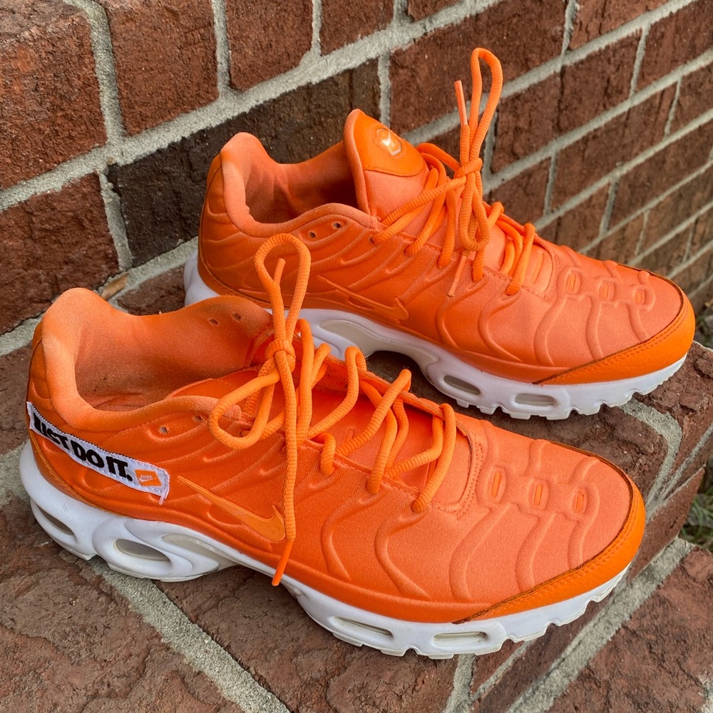 Nike Air Max Plus “Just Do It” pack, Women’s size 8,orange, gently used